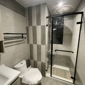 HU-BL1000C 無框黑色五金單門系列淋浴門