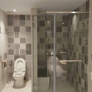 HU-500E 無框五角型淋浴門